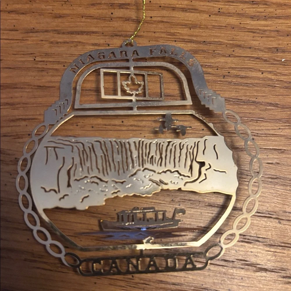 Niagara Falls Canada gold Ornament - Picture 2 of 2